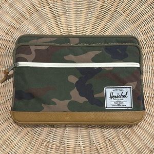 Herschel Supply Company - 13.5” Camo Laptop Case